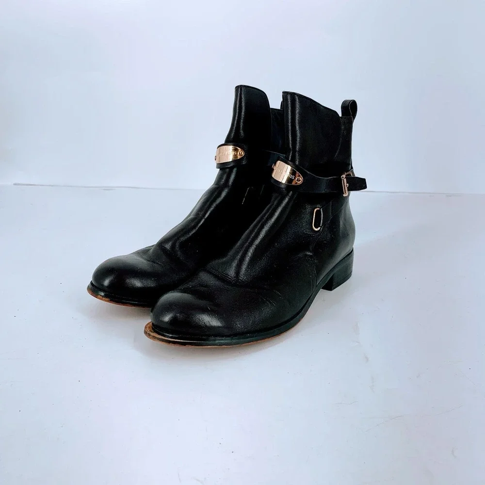 Michael Kors Womens Darcy Leather Gold Buckle Moto Ankle Boots Logo Plate SZ 8.5